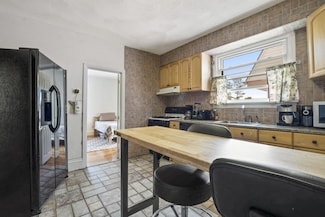 28 Wyoming Ave Unit 2, Malden, MA 02148