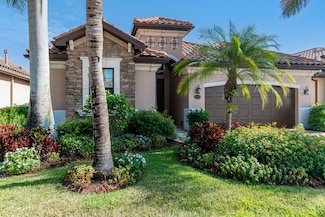 2938 Aviamar Cir, Naples, FL 34114