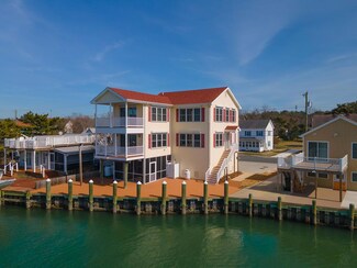 4453 Main St, Chincoteague Island, VA 23336