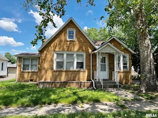 1113 & 1113 1/2 Charlotte St, Pekin, IL 61554