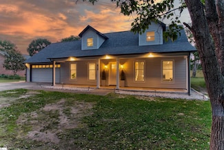 310 Sloping Meadow Dr, Inman, SC 29349
