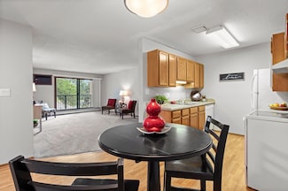 4 Pine Tree Dr Unit 218, Arden Hills, MN 55112