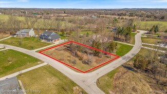 10536 Oak Shore Dr, Whitmore Lake, MI 48178