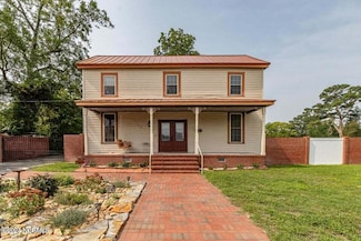 128 E Railroad St, La Grange, NC 28551