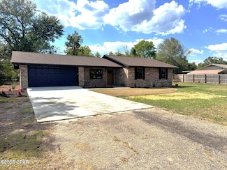 2933 Wildwood Cir, Marianna, FL 32448