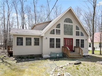 7148 Winnebago Dr, Pocono Lake, PA 18347