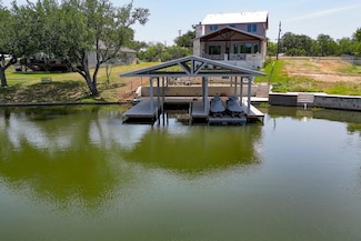 208 E Lakeshore Dr, Sunrise Beach Village, TX 78643