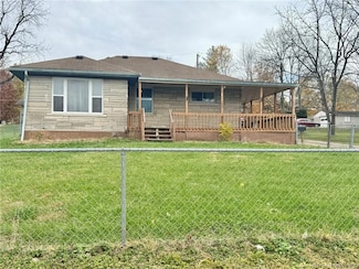 82 W High St, Pekin, IN 47165