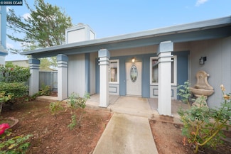 581 Mt Dell Dr, Clayton, CA 94517