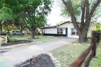 327 W Mulberry St, Fredericksburg, TX 78624