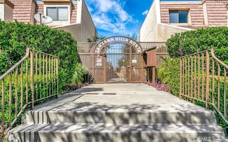 18409 Collins St Unit D, Tarzana, CA 91356