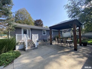 310 S Hall St, Roseville, IL 61473