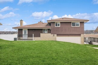 3510 W Lake Shore Dr, Wonder Lake, IL 60097