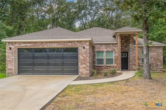 523 Waterboard Rd, Trinidad, TX 75163