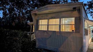 812 W Colonial Cir, Daytona Beach, FL 32117