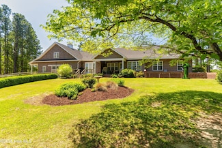 729 Furr Rd, Vass, NC 28394