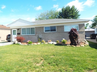 22101 Violet St, Saint Clair Shores, MI 48082