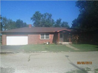 614 N Pine St, Moline, KS 67353