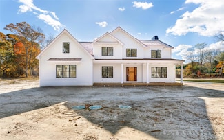 48 Whites Ln, Tuckahoe, NY 11968