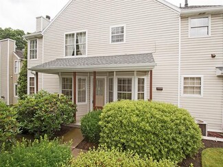 1661 Saint Andrews Dr, Oakmont, PA 15139