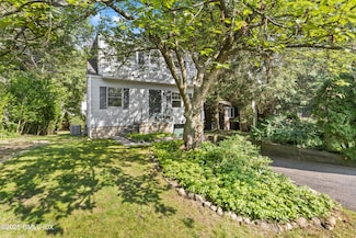 18 Maple Dr, Old Greenwich, CT 06870