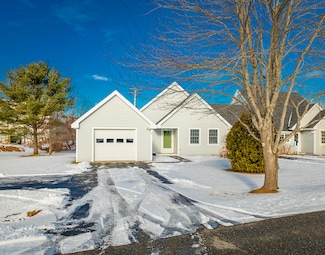 16 Schooner Dr, Rockland, ME 04841
