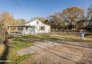 4418 Richard St, Moss Point, MS 39563