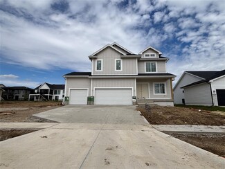 1258 S 92nd St, West Des Moines, IA 50266