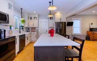 39 Crandall Rd, Little Compton, RI 02837