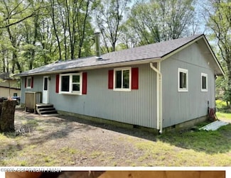 107 Davis Cir, Bushkill, PA 18324