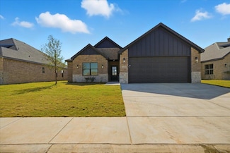 1115 N 6th St, Wolfforth, TX 79382