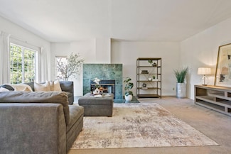 1910 Arrowhead Dr, Oakland, CA 94611