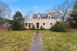 39 Hazard Ave, Wakefield, RI 02879