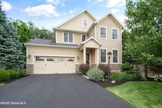 21 Beacon Dr, Watervliet, NY 12189