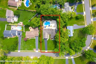 7 Grayson Ln, Manalapan, NJ 07726