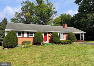 408 Fairway Dr, Lancaster, PA 17603