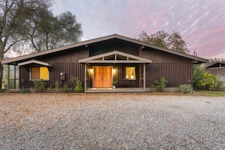 19606 Fish Hill Ln, Redding, CA 96003