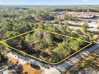 102 Whispering Pines Ct, Hampstead, NC 28443