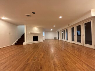 919 S Ripple Creek Dr, Houston, TX 77057