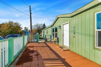 563 Oak Ave, Ponderay, ID 83852