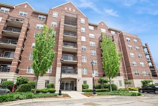 390 W Mahogany Ct Unit 406, Palatine, IL 60067