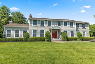 16 Dyke Rd, Setauket, NY 11733