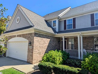 32945 Brookside Cir, Livonia, MI 48152