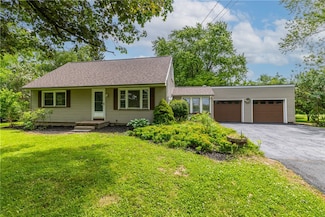 216 Middle Rd, Henrietta, NY 14467