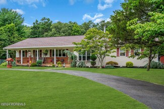 217 Edgemere Dr, Toms River, NJ 08755