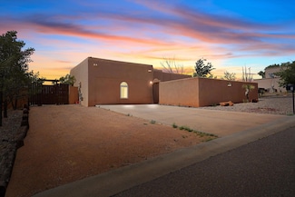 3 Genie Ct, Los Lunas, NM 87031