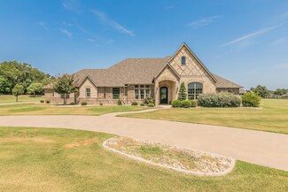 2104 Yucatan Dr, Granbury, TX 76048