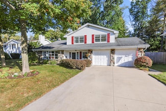 318 Fenway Terrace, Manitowoc, WI 54220