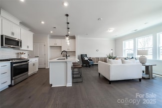 5680 Clear Creek Ln, Charlotte, NC 28215