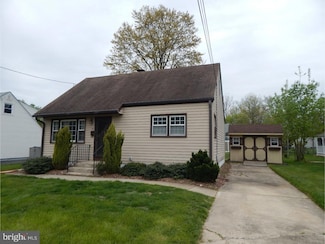 35 Shackamaxon Dr, Trenton, NJ 08690